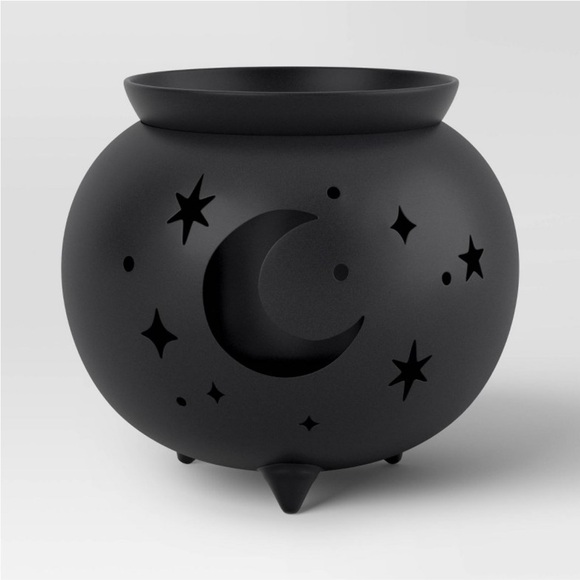 Other - 9" Large Metal Cauldron Planter
Black - Hyde & EEK